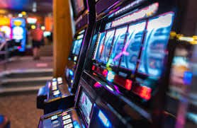 Demonstrasi fitur bonus dan simbol khusus dalam permainan Play'n GO